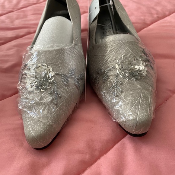 Floral Collection Women’s Evening Shoe - Picture 4 of 9